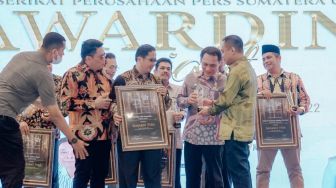 Bobby Nasution Terima Penghargaan Sahabat Pers dari SPS Sumut