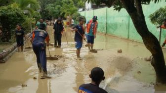 Pemkab Pamekasan Terjunkan Tim Bersihkan Sekolah Terdampak Banjir