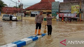 Daerah Terdampak Banjir Sampang Gelap Gulita, PLN: 12 Ribu Pelanggan Listrik Dipadamkan