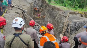 Setelah Sempat Dihentikan Karena Hujan, Pencarian Pekerja Proyek Korban Longsor di Candi Gebang Dilanjutkan