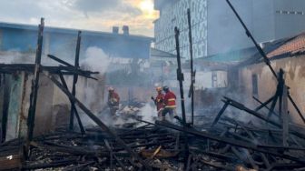 Kebakaran, Api  Hanguskan 25 Kamar Mess Pekerja Proyek Hotel Grand Mercure