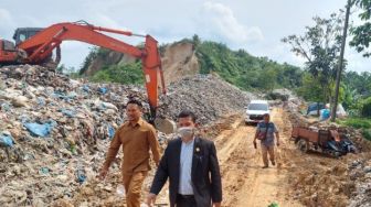 Terkait Persoalan Sampah, Ketua DPRK Langsa Tinjau TPA