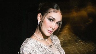 Luna Maya Dikabarkan Dekat dengan Anak Bos Mie Instan, Sosoknya Kepergok Lakukan Ini