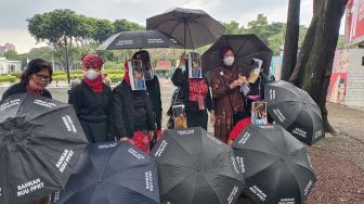 Datangi Istana, Tiga PRT Korban Kekerasan Desak UU PPRT yang Mangkrak di DPR Segera Disahkan