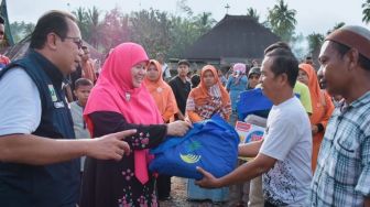 Sambangi Korban Kebakaran Rumah di Solok, Istri Gubernur Sumbar Pesankan Soal Semangat