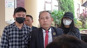 Laporkan Densu dan Norma Risma ke Polisi, Kuasa Hukum Rozy Malah Ragu Ditanya Soal Pasal