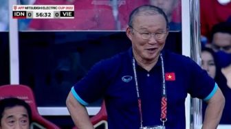 Park Hang-seo Dihujat usai 'Nyengir' saat Doan Van Hau Langgar Keras Pemain Timnas Indonesia