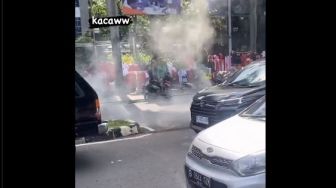 Kepulan Asap Diduga Gas Air Mata Jelang Laga Piala AFF Indonesia vs Vietnam