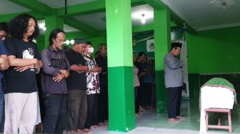 Jenazah Sipon Dimakamkan, Perjuangan Mencari Keadilan untuk Wiji Thukul dan Orang-orang yang Hilang Akan Diteruskan