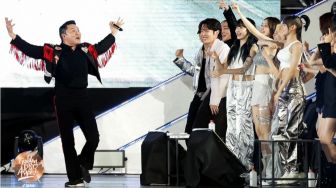 Pecah Abis, PSY Joget Lagu 'Gangnam Style' Bareng Para Idol di GDA 2023