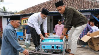 Sering Mati Listrik, SDG Jabar Beri Bantuan Genset untuk Ponpes di Kampung Cicadas