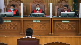 Terdakwa kasus pembunuhan Brigadir Yosua Hutabarat, Ferdy Sambo saat mengikuti sidang lanjutan di Pengadilan Negeri Jakarta Selatan, Selasa (10/1/2023). [Suara.com/Alfian Winanto]