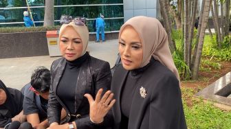 Sempat Punya Masalah, Elma Theana Tertawakan Kasus KDRT Ferry Irawan dan Venna Melinda?