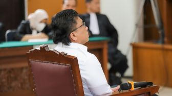 Terdakwa kasus pembunuhan Brigadir Yosua Hutabarat, Ferdy Sambo saat mengikuti sidang lanjutan di Pengadilan Negeri Jakarta Selatan, Selasa (10/1/2023). [Suara.com/Alfian Winanto]
