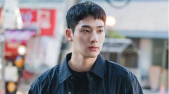 3 Hal yang Bikin Jatuh Cinta dengan Karakter Jung Jong Hyun di Drama The Interest of Love