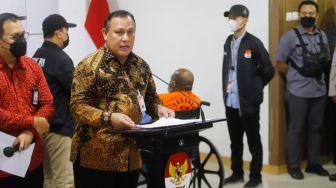 Di Hadapan Jokowi, Firli Bahuri Ngaku Tidak Bisa Tangkap Paulus Tannos Alasannya karena Ganti Identitas