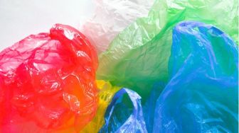 Dari Kresek Jadi Aspal Plastik, Kini Sampah Tak Bernilai Bisa Berharga Tinggi