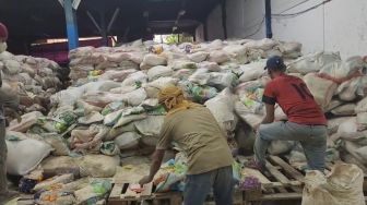 Bukan untuk Bansos, Temuan Ratusan Ton Beras Menguning di Pulogadung Stok Cadangan Retail Pasar Jaya