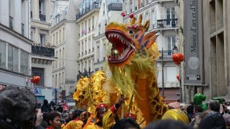 Imlek Tanpa Naga Barongsai, Warga Kubu Raya Semangat Saksikan Kembang Api di Jalan Gajah Mada