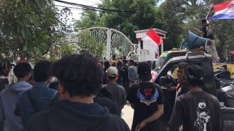 Kecewa Bupati Cianjur Tak Hadir, Massa Aksi 311 Sempat Dobrak Gerbang Pendo