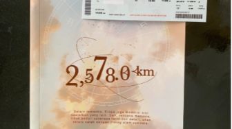 Ulasan Buku 2,578.0 km: Dua Orang Manusia yang Berusaha Melupakan Masa Lalu