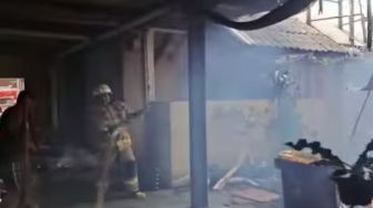 Sejumlah Rumah di Cilandak Hangus Terbakar, 21 Unit Mobil Pemadam Diterjunkan