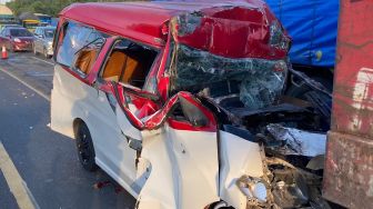 Angkot Ugal-ugalan, 18 Karyawan Nikomas Luka-luka 