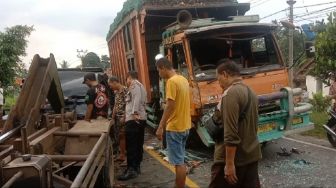 Tabrakan Mobil di Way Jepara, Ayah Meninggal Anak Luka Berat