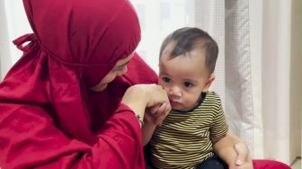 Rayyanza Cipung Sudah Belajar Salat Sejak Masih Bayi, Kapan Usia yang Tepat Anak Belajar Agama?