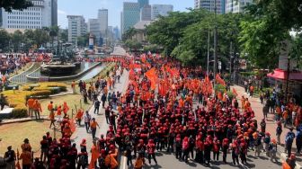 Tolak Perppu Cipta Kerja, Massa Partai Buruh Tumpah Ruah di Kawasan Patung Kuda Jakarta