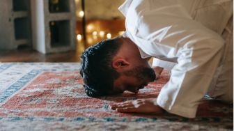 Ini Keajaiban Sholat Hajat Sebelum Tidur, Amalkan Secara Rutin