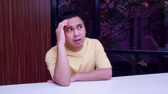 Raditya Dika Trending Karena Adegan Ranjang Bareng Ariel Tatum, Netizen Gak Rela: Shock Banget!