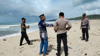 Wisatawan Asal Tangerang Tergulung Ombak di Pantai Ciantir