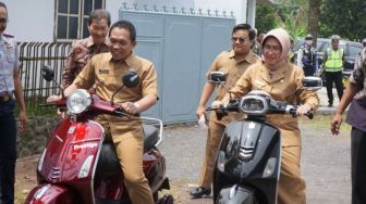 Bupati Lumajang dan Wakil Bupati Test Ride Motor Listrik Rp 18 Jutaan, Resmikan Pabrik Prestige di Kedungjajang