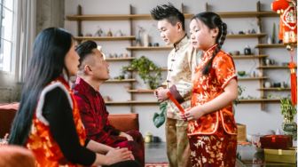 13 Rangkaian Perayaan Imlek Menurut Tradisi Cina, Tidak Hanya Festival Lampion!