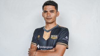 Perkuat Pertahanan, Dewa United Boyong Rifaldi dari Persik Kediri