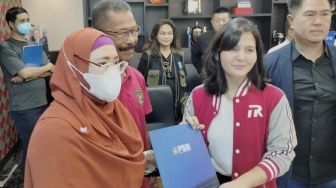 Klub Bola Kaki Dukung Erick Thohir-Ratu Tisha di PSSI