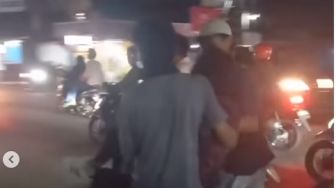 Ngeri! Sempat Keluarkan Percikan Api, Kabel Menjuntai di Jalan Aria Putra Kedaung Tangsel Makan Korban