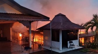 Rumah dinas Kapolda Papua  Irjen Mathius D Fakhiri di Jayapura, Selasa pagi ludes terbakar. [Humas Polda Papua]