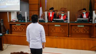 Terdakwa kasus pembunuhan Brigadir Yosua Hutabarat, Ferdy Sambo saat mengikuti sidang lanjutan di Pengadilan Negeri Jakarta Selatan, Selasa (17/1/2023). [Suara.com/Alfian Winanto]