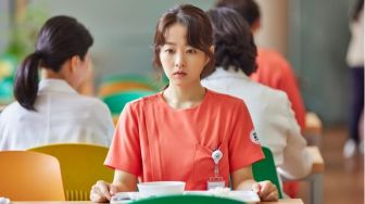 Park Bo Young Bertugas di Bangsal Psikiatri di Drama Daily Dose of Sunshine