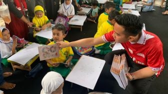 Lucunya Tingkah Anak-anak Saat Lomba Paduan Suara dan Mewarnai Logo NU: Dapat Hadiah Buku dan Susu dari Gibran