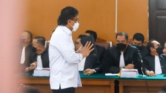 Terdakwa kasus pembunuhan Brigadir Yosua Hutabarat, Ferdy Sambo saat hadir untuk mengikuti sidang lanjutan di Pengadilan Negeri Jakarta Selatan, Selasa (17/1/2023). [Suara.com/Alfian Winanto]