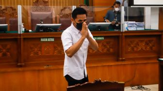 Terdakwa kasus pembunuhan Brigadir Yosua Hutabarat, Richard Eliezer saat hadir untuk mengikuti sidang lanjutan di Pengadilan Negeri Jakarta Selatan, Rabu (18/1/2023). [Suara.com/Alfian Winanto]