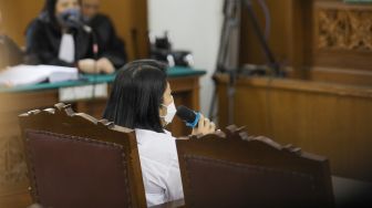 Terdakwa kasus pembunuhan Brigadir Yosua Hutabarat, Putri Candrawathi saat mengikuti sidang lanjutan di Pengadilan Negeri Jakarta Selatan, Rabu (18/1/2023). [Suara.com/Alfian Winanto]