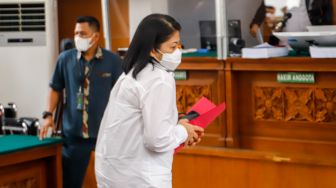 Suruh Jaksa Bercermin, Ragam Serangan Kubu Putri Candrawathi Dalam Duplik