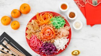 Simak Makanan Khas Imlek, Salad Yu Sheng yang Ternyata Banyak Manfaatnya