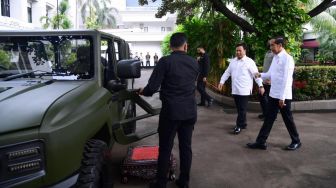 Menteri Pertahanan (Menhan) Prabowo Subianto bersama Presiden RI Joko Widodo (Jokowi) di Kemenhan, Rabu (18/1/2023). [Lukas - Biro Pers Sekretariat Presiden]