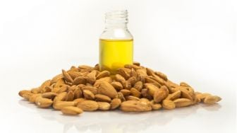 4 Manfaat Minyak Almond untuk Kesehatan Rambut