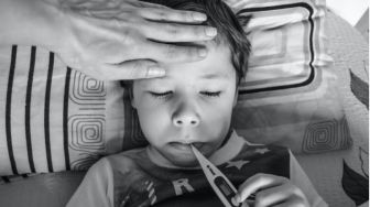 Demam pada Anak, Seberapa Berbahaya? Simak Penyebab serta Cara Mengatasinya